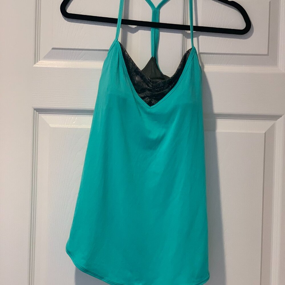 Lululemon Athletica Women's Workout Top--Size 8 (runs small, fits more like a 6